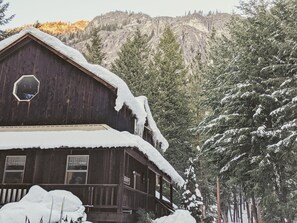Exterior - Ski-In Ski-Out Studio, near Mazama Store and trail system (Mazama)