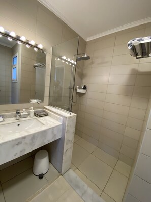 Bathtub