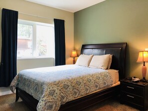 2 bedrooms, iron/ironing board, WiFi, bed sheets - DT Whitehorse Deluxe 2 Bedroom Condo (Whitehorse)