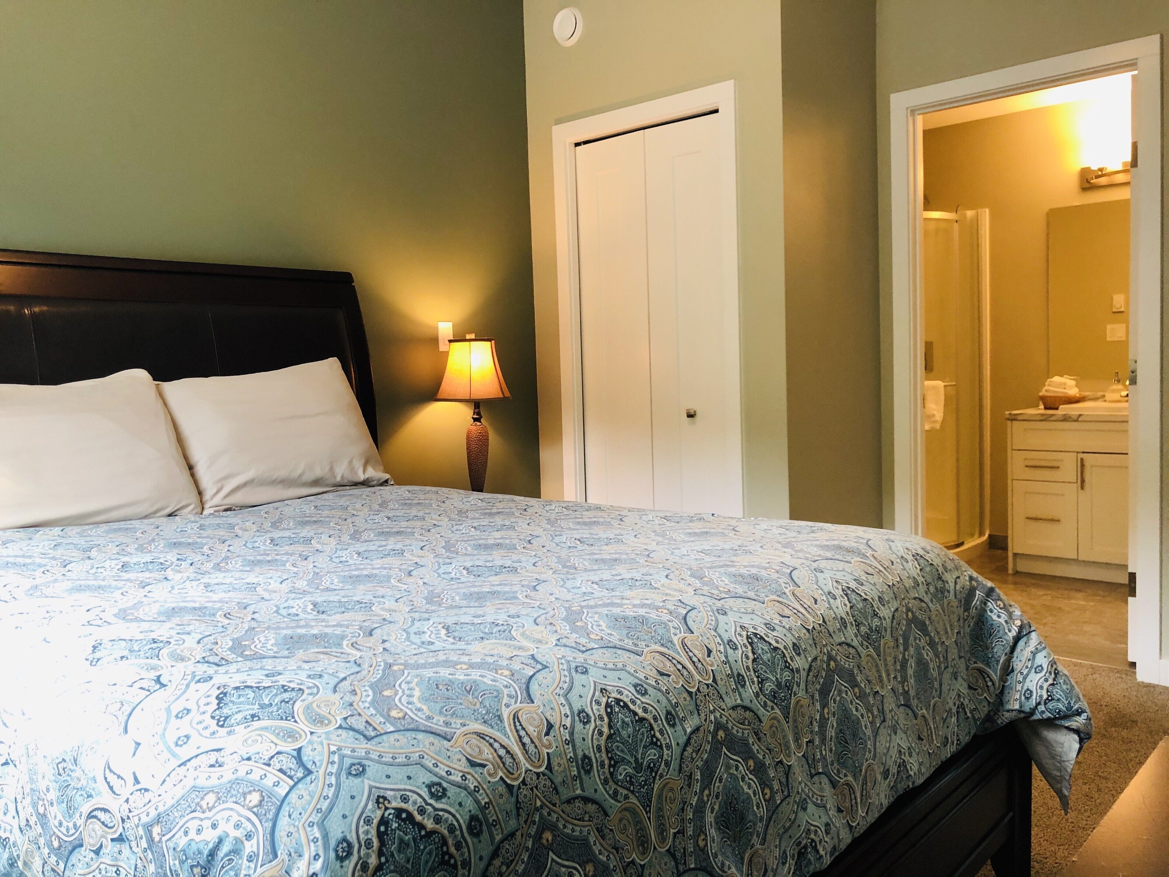 2 makuuhuonetta, silitysrauta/-lauta, Wi-Fi, vuodevaatteet