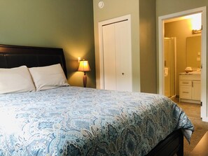 2 chambres, fer et planche à repasser, Wi-Fi, draps fournis