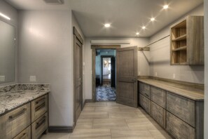 Interior - Rustic Mountain Modern Home With Breathtaking Black Hills Views! (Rapid City)