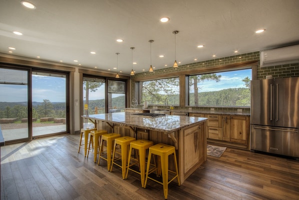 Fridge, microwave, oven, stovetop - Rustic Mountain Modern Home With Breathtaking Black Hills Views! (Rapid City)