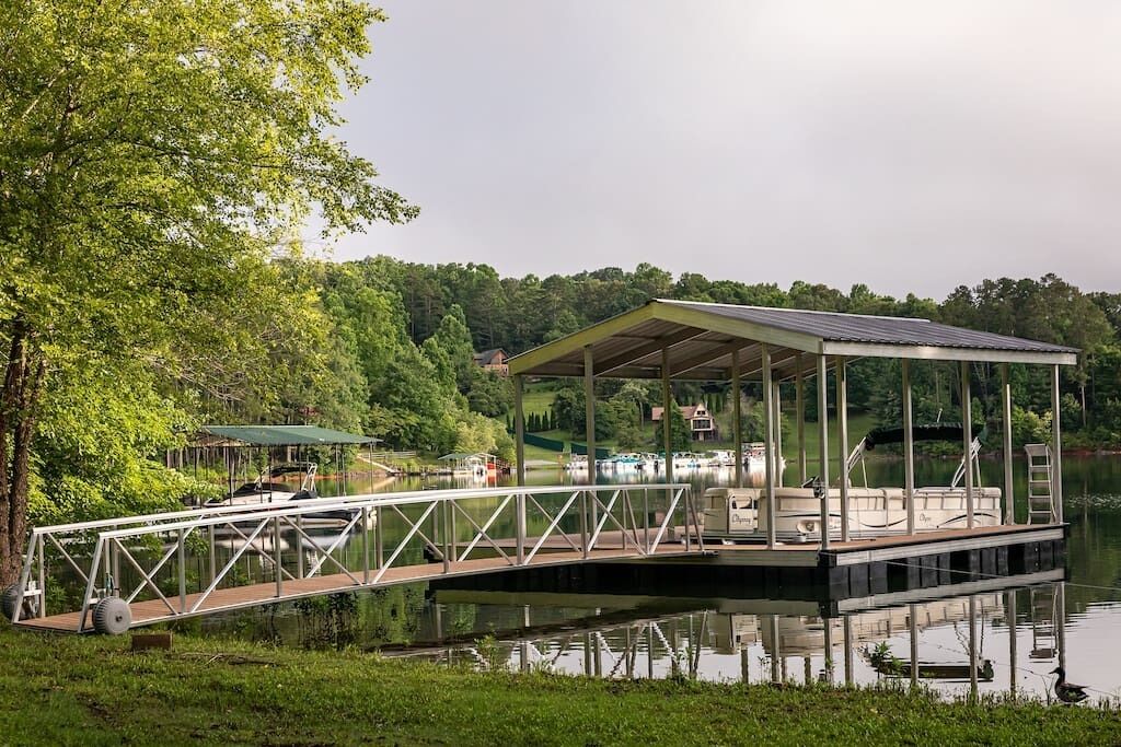 4/3 Waterfront Home with private dock and covered boat slip, sleeps 13