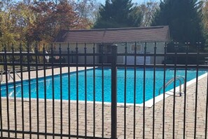 Innendørsbasseng og utendørsbasseng