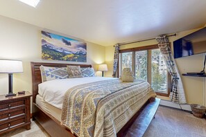 2 bedrooms, iron/ironing board, Internet, bed sheets