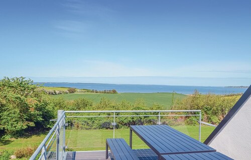 Nice home in Vinderup with WiFi