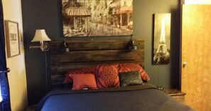 1 bedroom, desk, WiFi, bed sheets