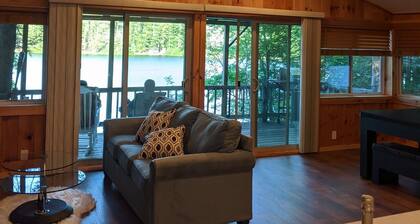 Panoramic Water Views, waterfront house on French pond