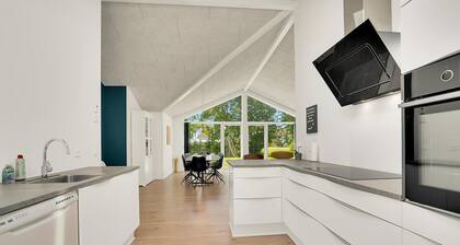 4 bedroom cozy home in Spøttrup