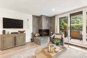 Smart-TV, peis, stereoanlegg og kontorer