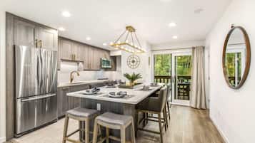 Refrigerador, microondas, horno y parrilla de estufa