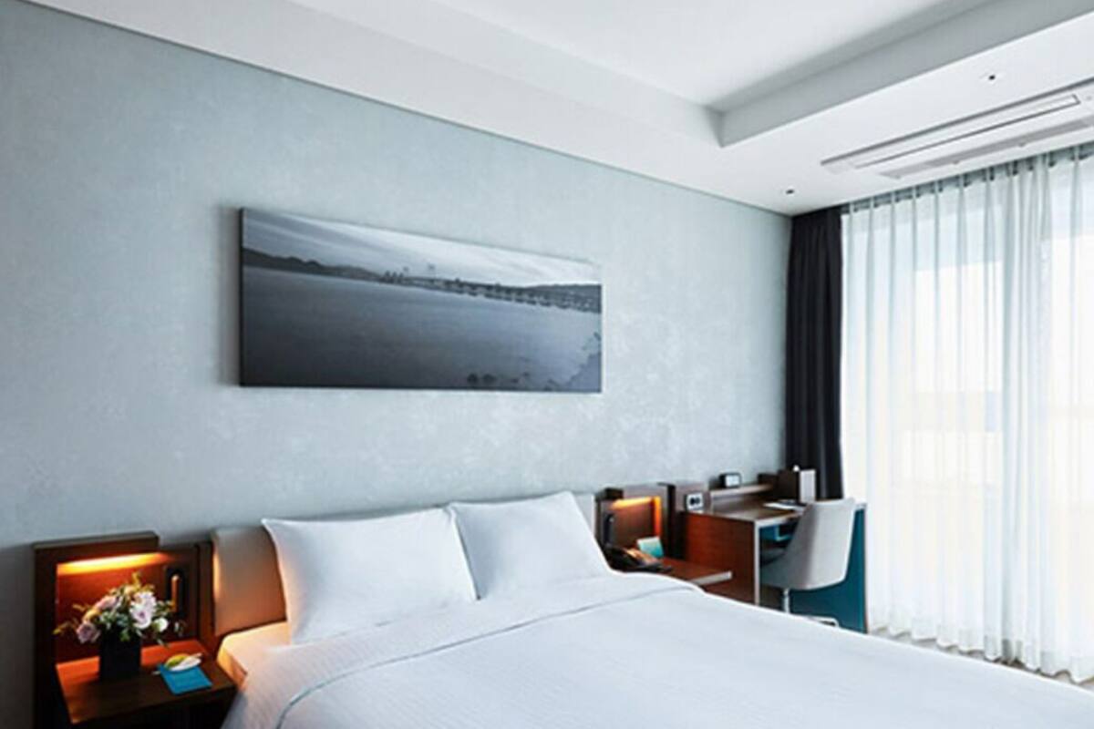 Side Ocean Suite | 客房内保险箱、办公桌、遮光窗帘、免费 WiFi