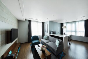 Flat-screen TV, heated floors