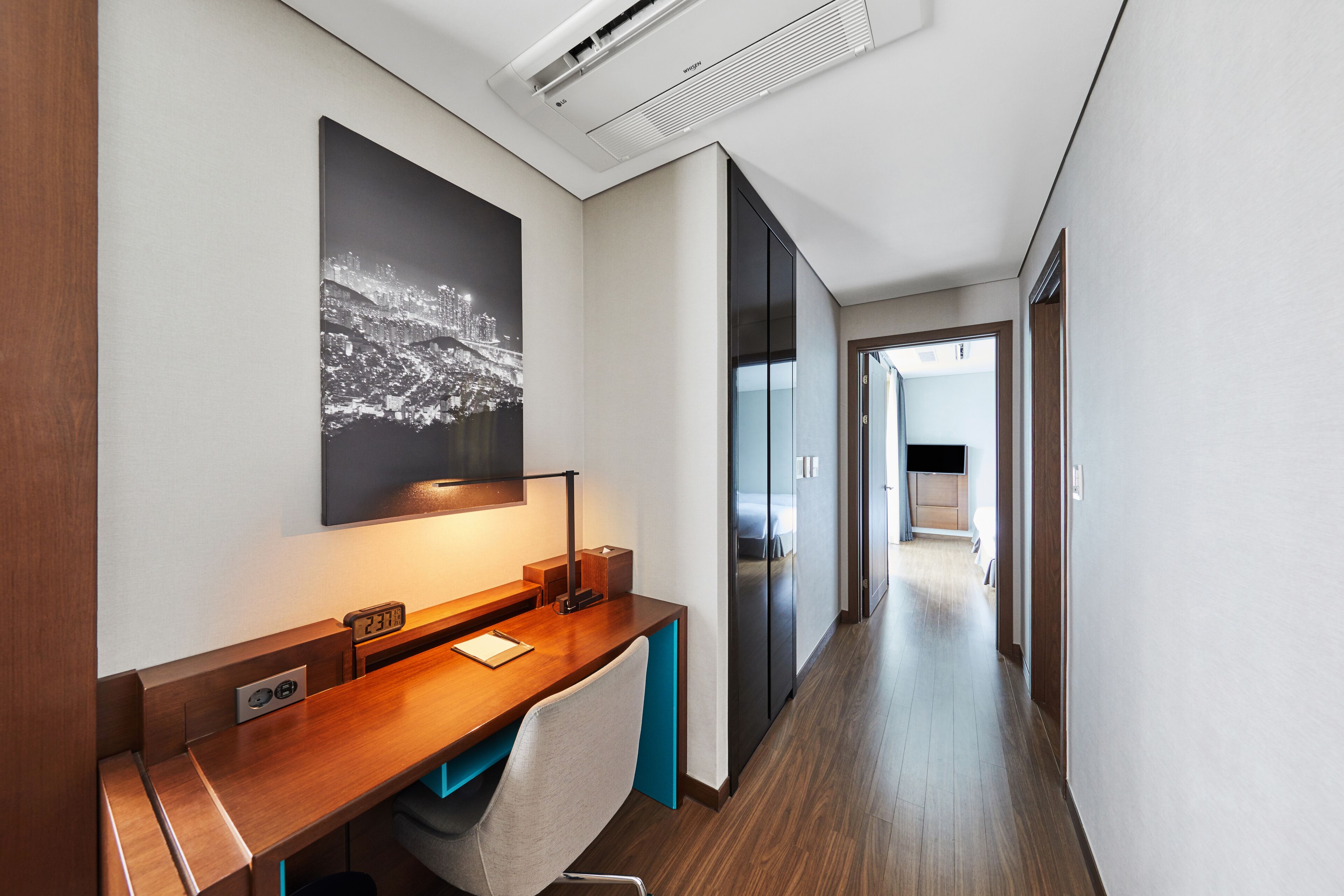 1 bedroom, in-room safe, desk, blackout curtains