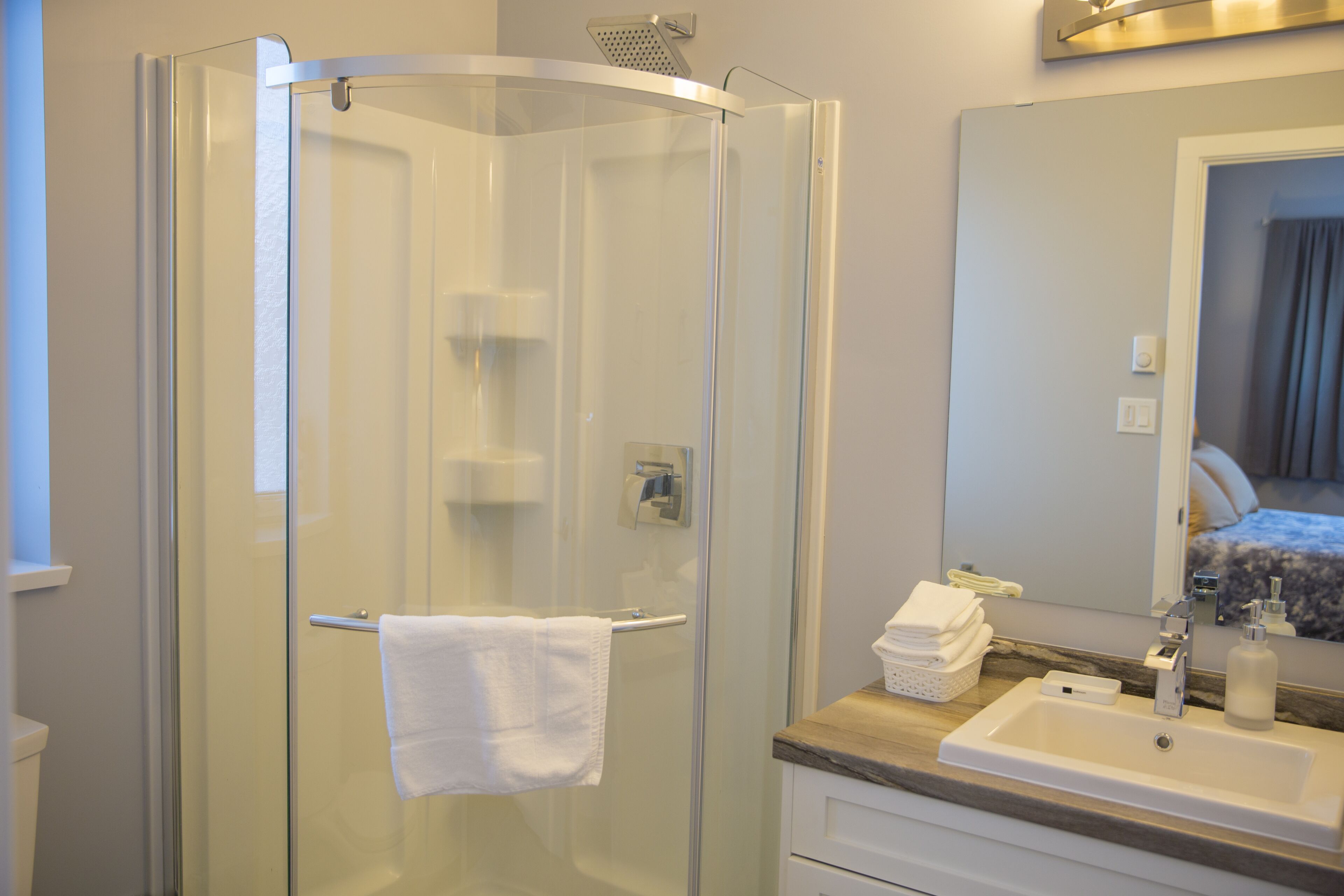 Hair dryer, towels, shampoo, toilet paper