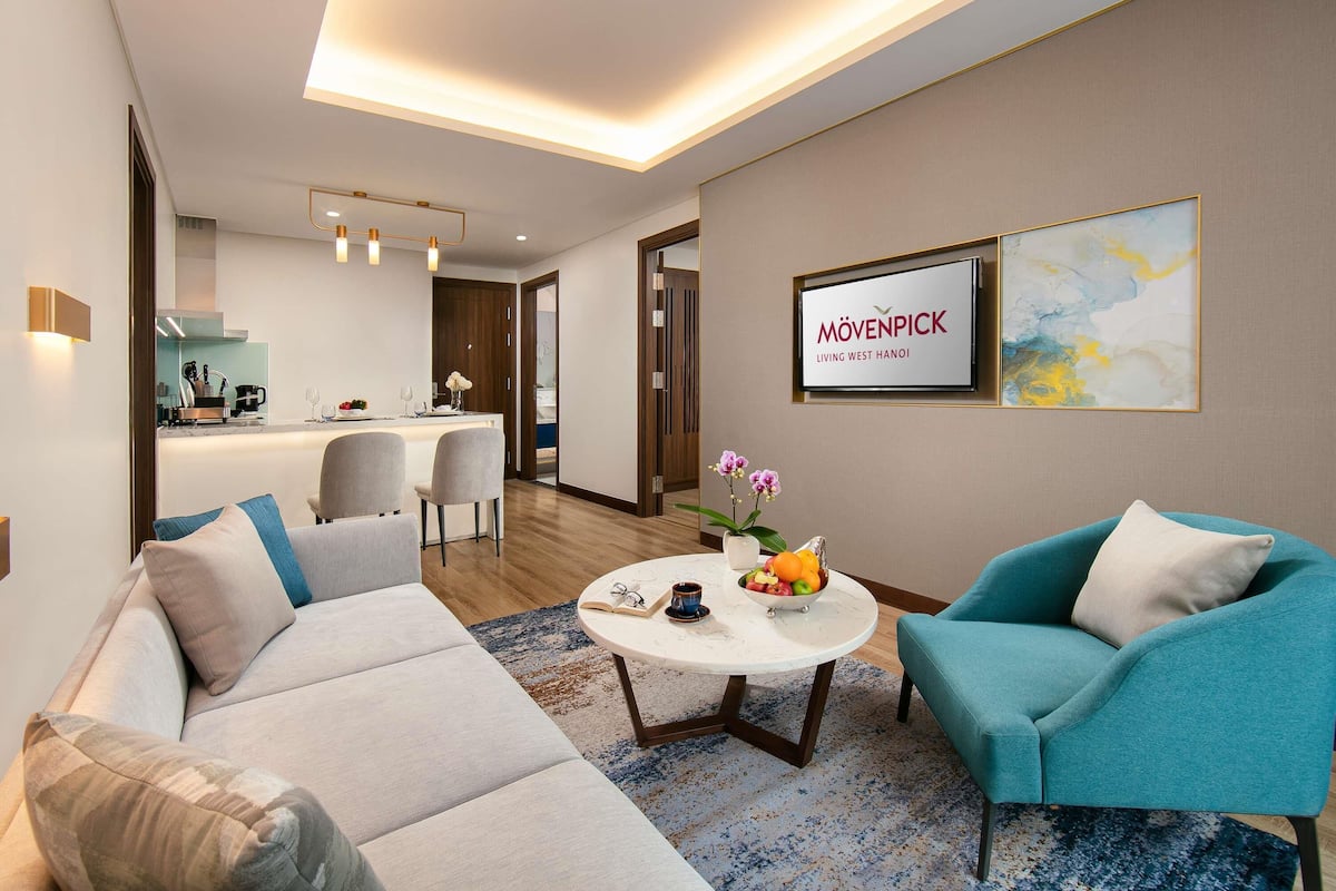 Suite, 2 Bedrooms | 1 bedroom, minibar, in-room safe, desk