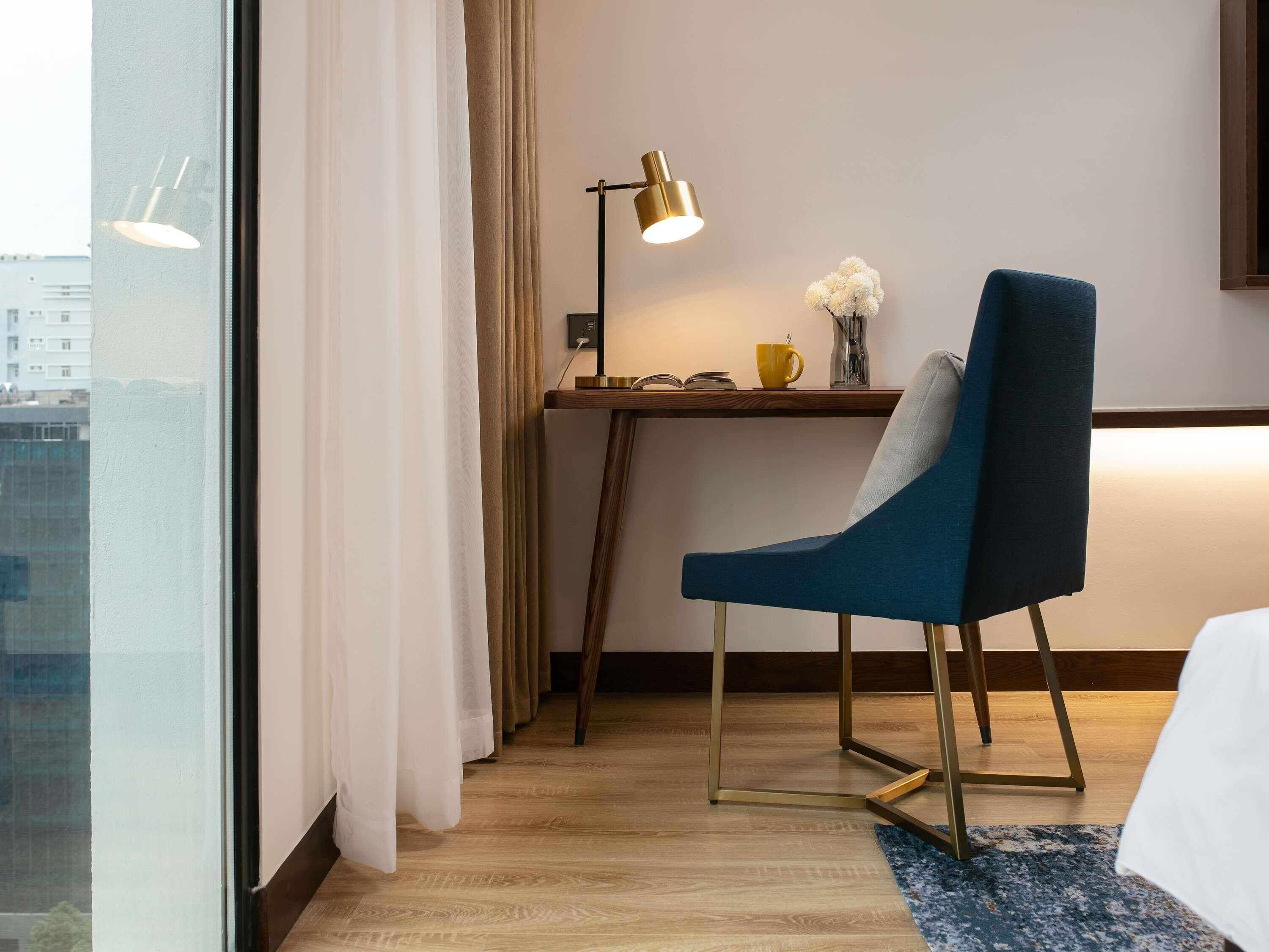 迷你吧、客房内保险箱、办公桌、遮光窗帘