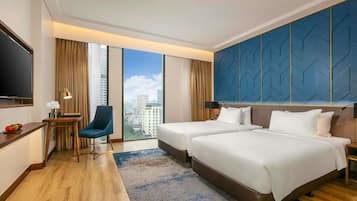 Quarto duplo executivo, 2 camas de solteiro | 1 quarto, frigobar, cofres nos quartos, escrivaninha