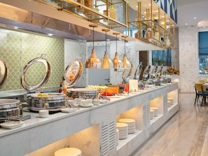 Daily buffet breakfast (VND 544320 per person)