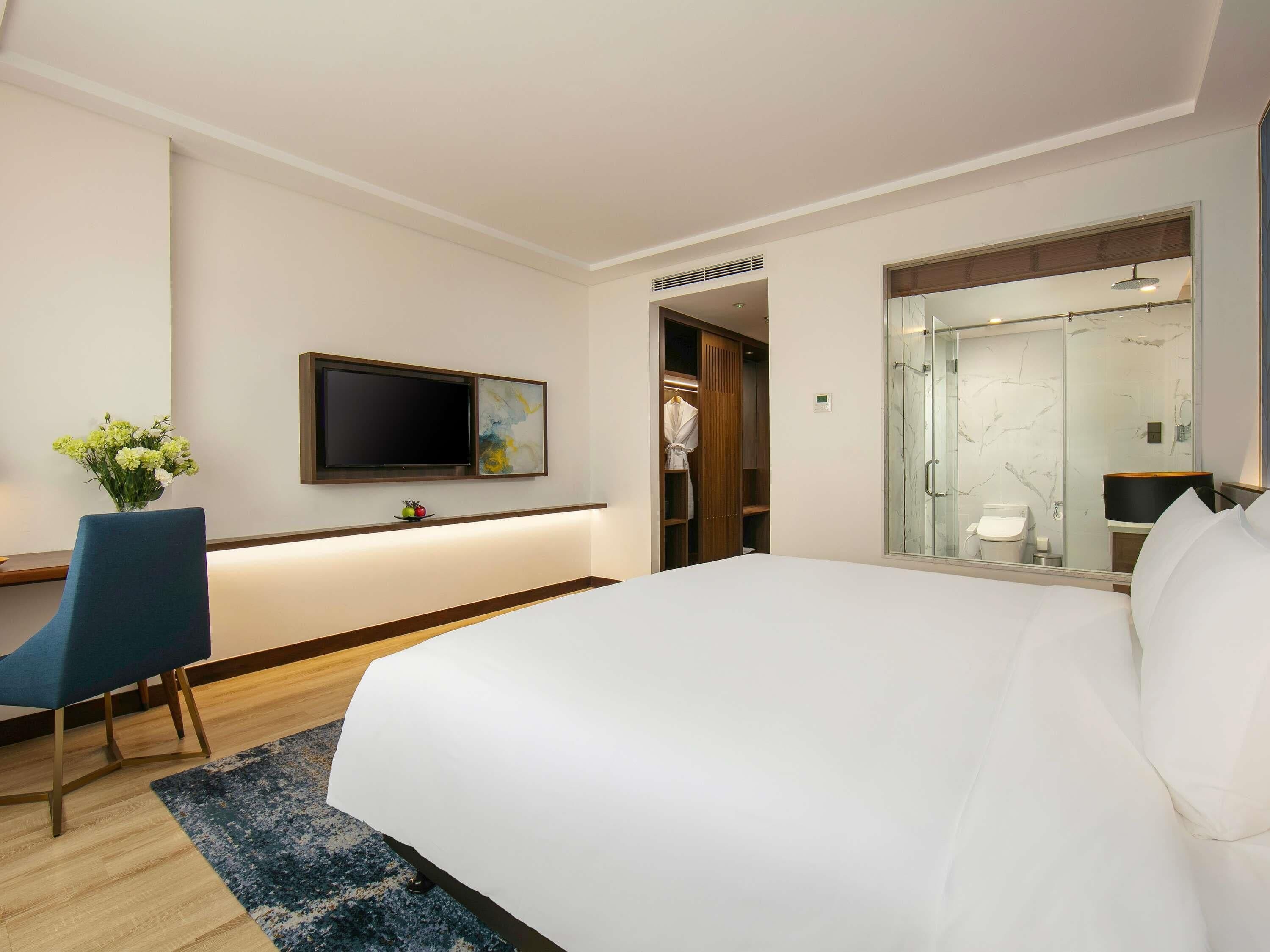 华丽客房, 1 张特大床 | 迷你吧、客房内保险箱、办公桌、遮光窗帘