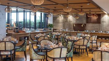 Breakfast, lunch, dinner served; international cuisine