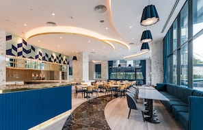 Desayuno buffet (VND 544320 por persona)