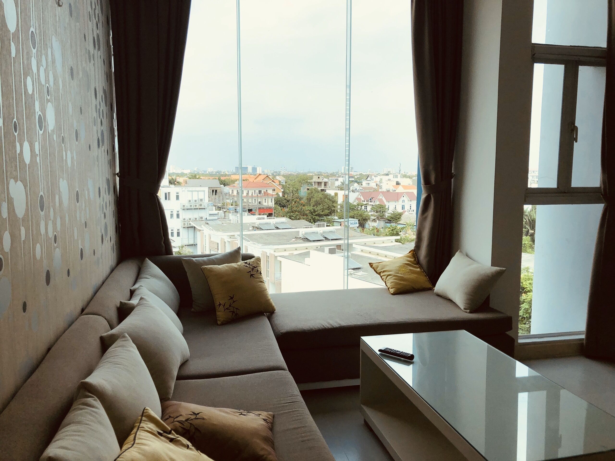 Two Bedrooms Apartment with City View | Living room | Flat-screen TV