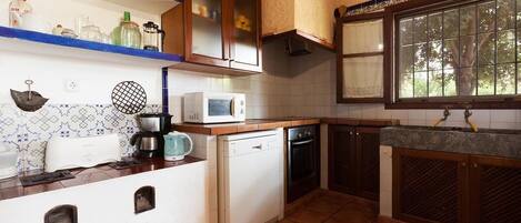 Refrigerador, microondas, horno y lavavajillas