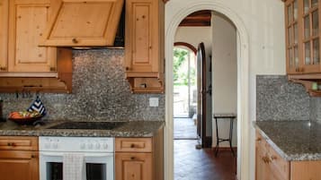 Réfrigérateur, four, lave-vaisselle