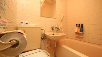 Twin Room, Non Smoking | Bathroom | Combined shower/bathtub, deep-soaking bathtub, free toiletries