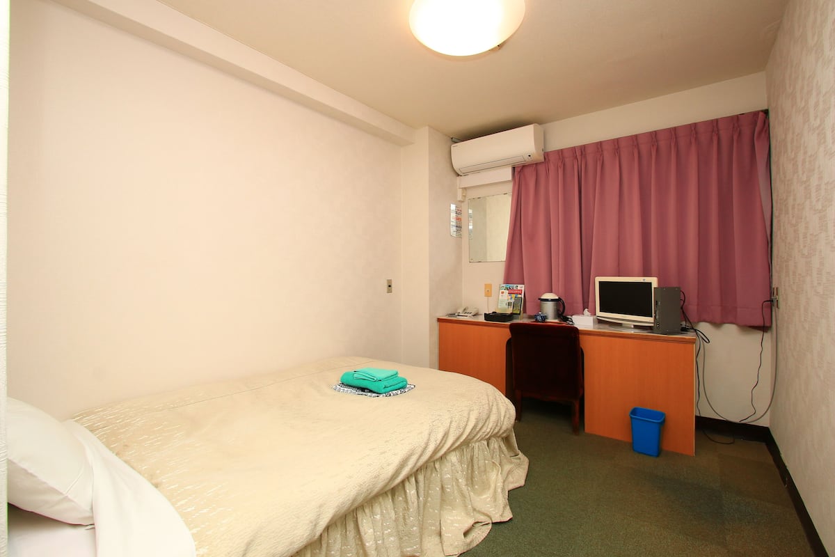 Single Room, Smoking | Free WiFi, bed sheets