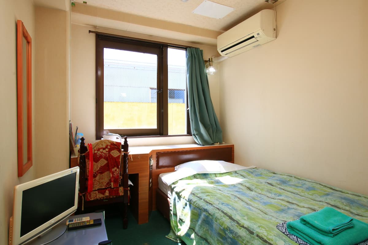 Single Room, Non Smoking | Free WiFi, bed sheets