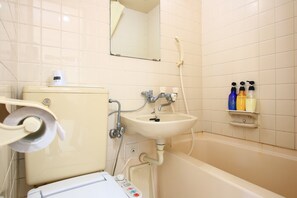 Single Room, Non Smoking | Bathroom | Combined shower/tub, deep soaking tub, free toiletries, hair dryer - Hotel New Nishida (Tokunoshima)