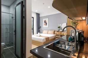 Premium Studio, 1 Queen Bed, Balcony | Private kitchenette | Fridge, microwave, stovetop, electric kettle - Cozrum Homes Ambera House (Ho Chi Minh City)