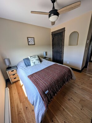 2 soverom, strykejern/-brett, reiseseng for barn og wi-fi