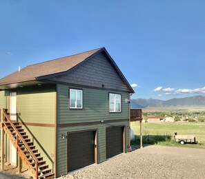 Exterior - Montana Getaway with mountain views (Ennis)