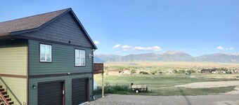 Montana Getaway with mountain views