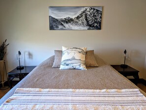 2 habitaciones, tabla de planchar con plancha, cuna de viaje y wifi 