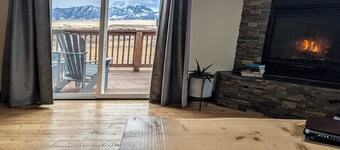 Montana Getaway with mountain views