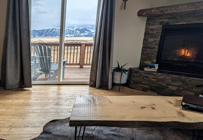 Montana Getaway with mountain views