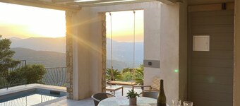 T2 new quiet large terrace panoramic sea view mountain pets welcome
