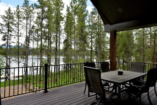 Waterfront Redtail Retreat Lodge in Silverhawk Subdivision, Island Park Idaho