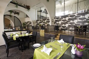 Dining - Golden Tulip Al Jazira (Ghantoot)