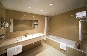 Bathroom - Golden Tulip Al Jazira (Ghantoot)