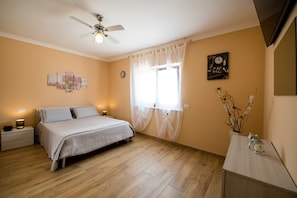 3 soverom, strykejern/-brett, reiseseng for barn og wi-fi