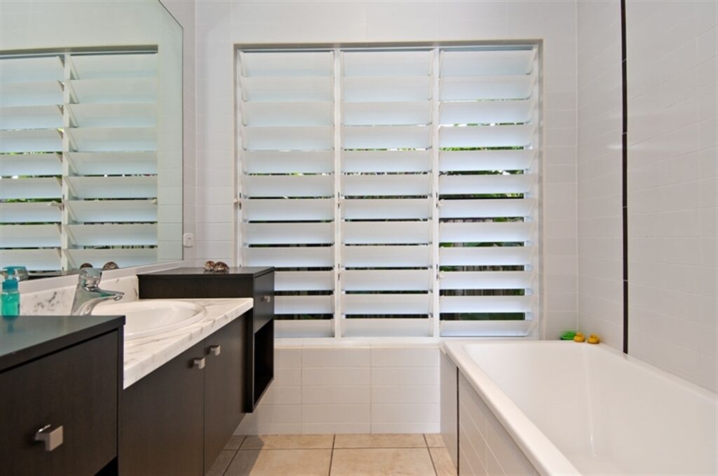 Relaxing property located in The Sands Estate, only a short walk from the famous Four Mile Beach.