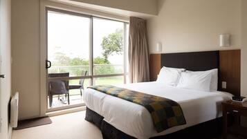 1 Bedroom Seaview Suite | 1 bedroom, in-room safe, individually decorated, individually furnished