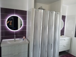 Bathroom - For rent new house (Vensac)