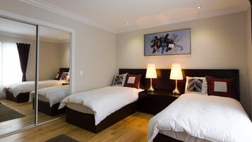 Premium bedding, in-room safe, desk, laptop workspace